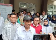 Pastikan Tepat Sasaran, Mensos Saifullah Yusuf Cek Langsung Penyaluran Bansos di Cibinong