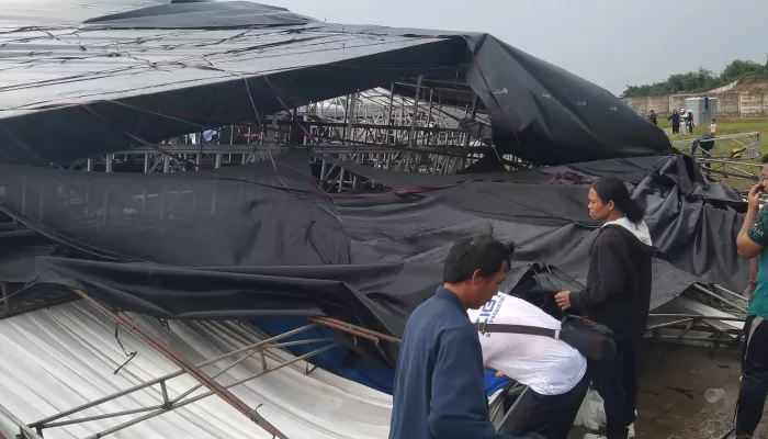 Diterjang Hujan Deras dan Angin Kencang, Panggung Gunungsindur Expo 2025 Roboh