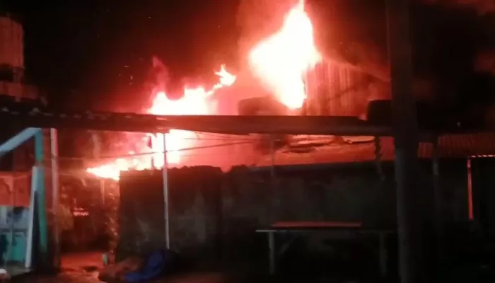 10 Kontrakan di Cileungsi Ludes Terbakar Gegara Korsleting Listrik, Kerugian Capai Rp 500 Juta