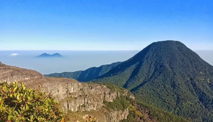 5 Daftar Gunung yang Cocok bagi Pendaki Pemula