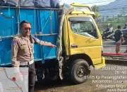 Kecelakaan di Jalur Puncak, Mobil Pick Up Hantam Truk Engkel, Sopir Luka-luka