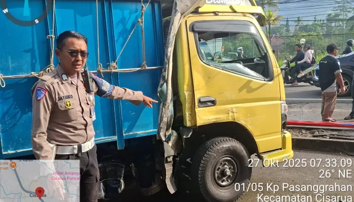 Kecelakaan di Jalur Puncak, Mobil Pick Up Hantam Truk Engkel, Sopir Luka-luka