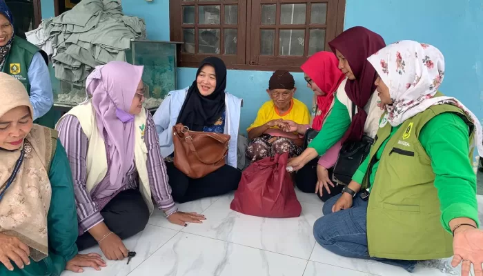 IPSM dan Kasi PM Kecamatan Kemang Salurkan Bantuan untuk Lansia