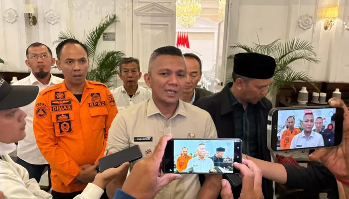 Wakil Wali Kota Bogor Sambut Kedatangan 2 ABK yang Terjebak di Kapal Kalimantan