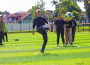 Tinjau Revitalisasi Lapangan Mini Soccer Taman Manunggal, Dedie Rachim Imbau Masyarakat Rawat dan Jaga