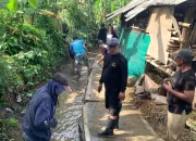 Pemdes Semplak Barat Gotong Royong Benahi Saluran Irigasi Anak Kali Cidepit Lewat Program PKTD