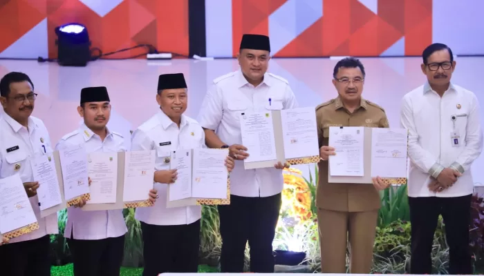 Bupati Rudy Susmanto Teken Perjanjian Kerja Sama Penerapan Pidana Kerja Sosial di Jabar