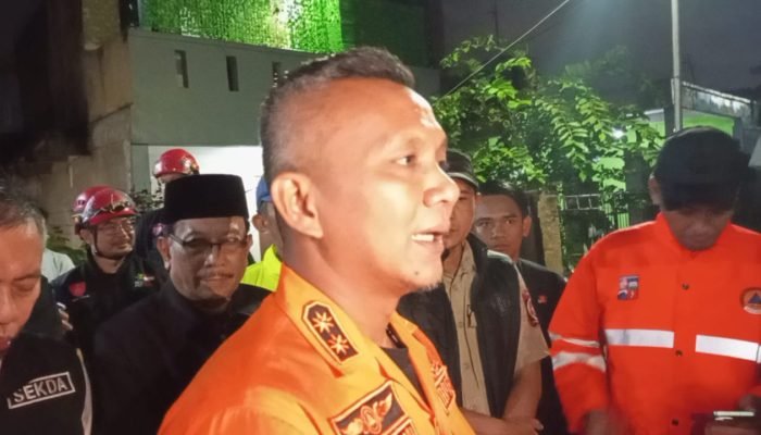 Jenal Mutaqin Kunjungi Rumah Duka Korban Longsor di Bondongan