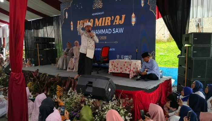 Ustadz Solmed Meriahkan Isra Miraj di Desa Cimanggis