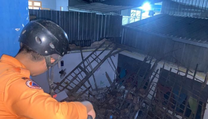 Atap Sekolah MI Miftahul Falah di Gunung Putri Ambruk, Sistem PJJ Diterapkan