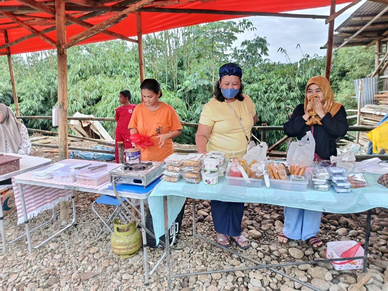 Dorong Perekonomian UMKM, LPM Desa Cinangka Buka Bazar Ramadhan