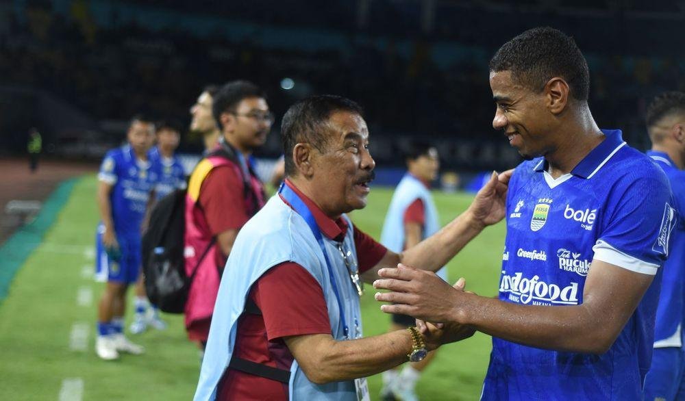 Umuh Muchtar Minta Skuad Persib jangan Anggap Enteng Persebaya