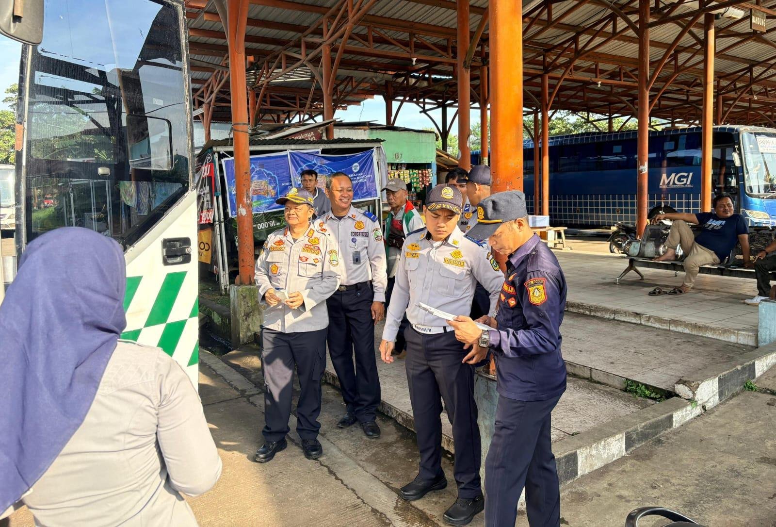 Jelang Mudik Lebaran, Dishub Lakukan Rampcheck ke 12 Bus di Terminal Leuwiliang dan Cibinong