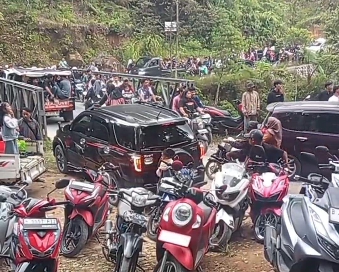 80 Tahun Menanti, Warga Malasari Kini Rasakan Kemacetan di Kebun Teh Nirmala