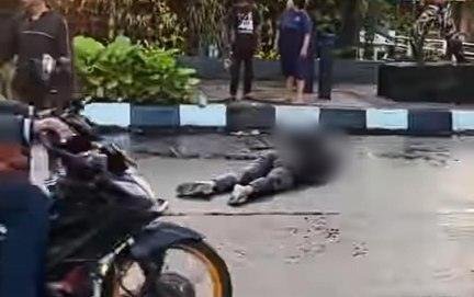 Pemotor di Cibinong Luka-luka Usai Hantam Genangan Air