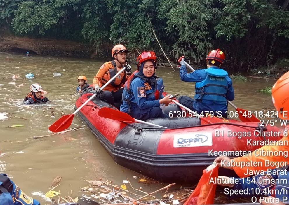 Bocah 6 Tahun Hanyut Terbawa Arus Sungai Ciliwung di Sukaraja, Pencarian Masih Berlangsung