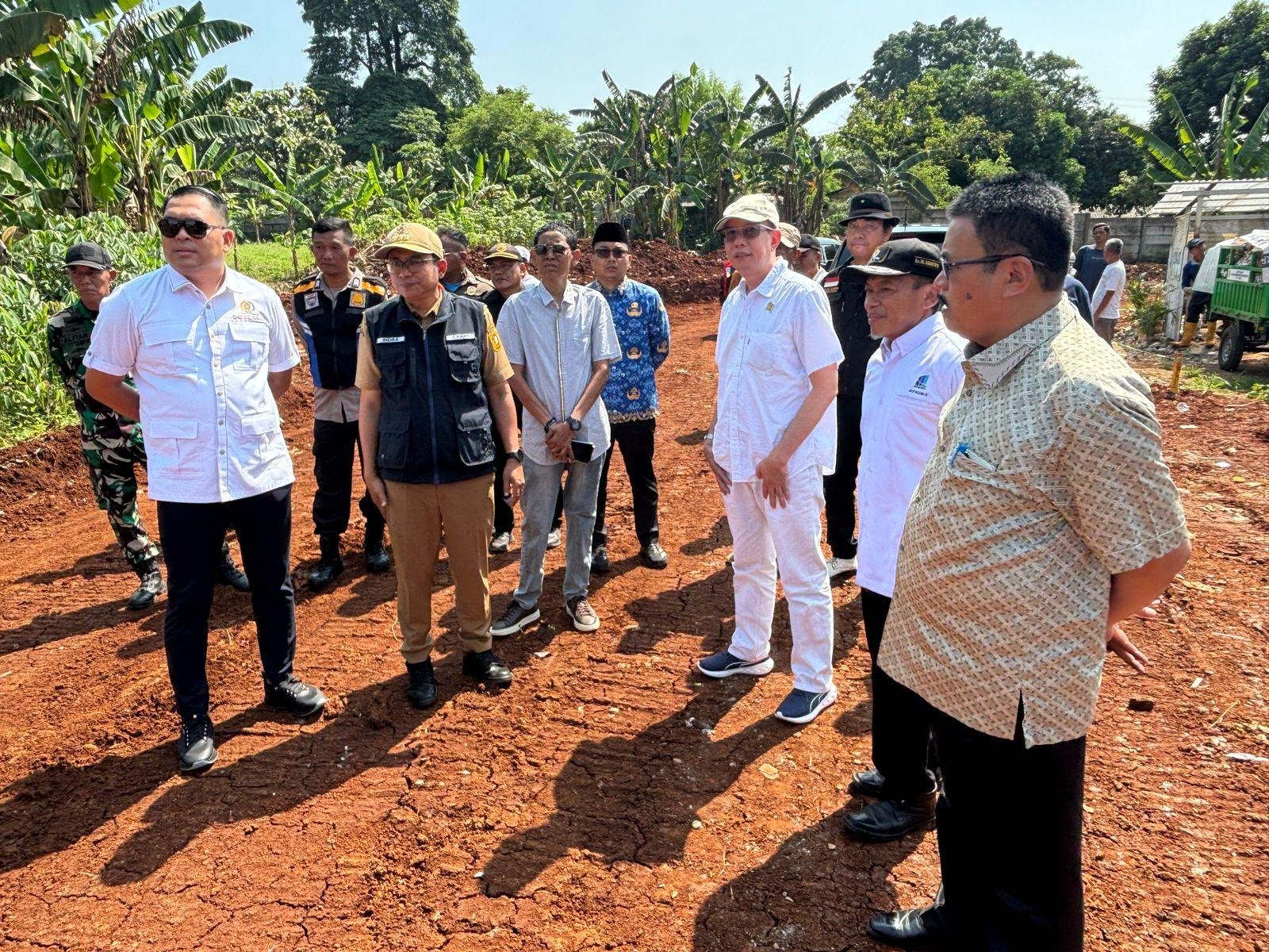 Komisi I DPRD Apresiasi Pembukaan Akses Jalan GOM dan SMPN 4 Gunung Putri yang Diinisiasi Oleh Tokoh Masyarakat