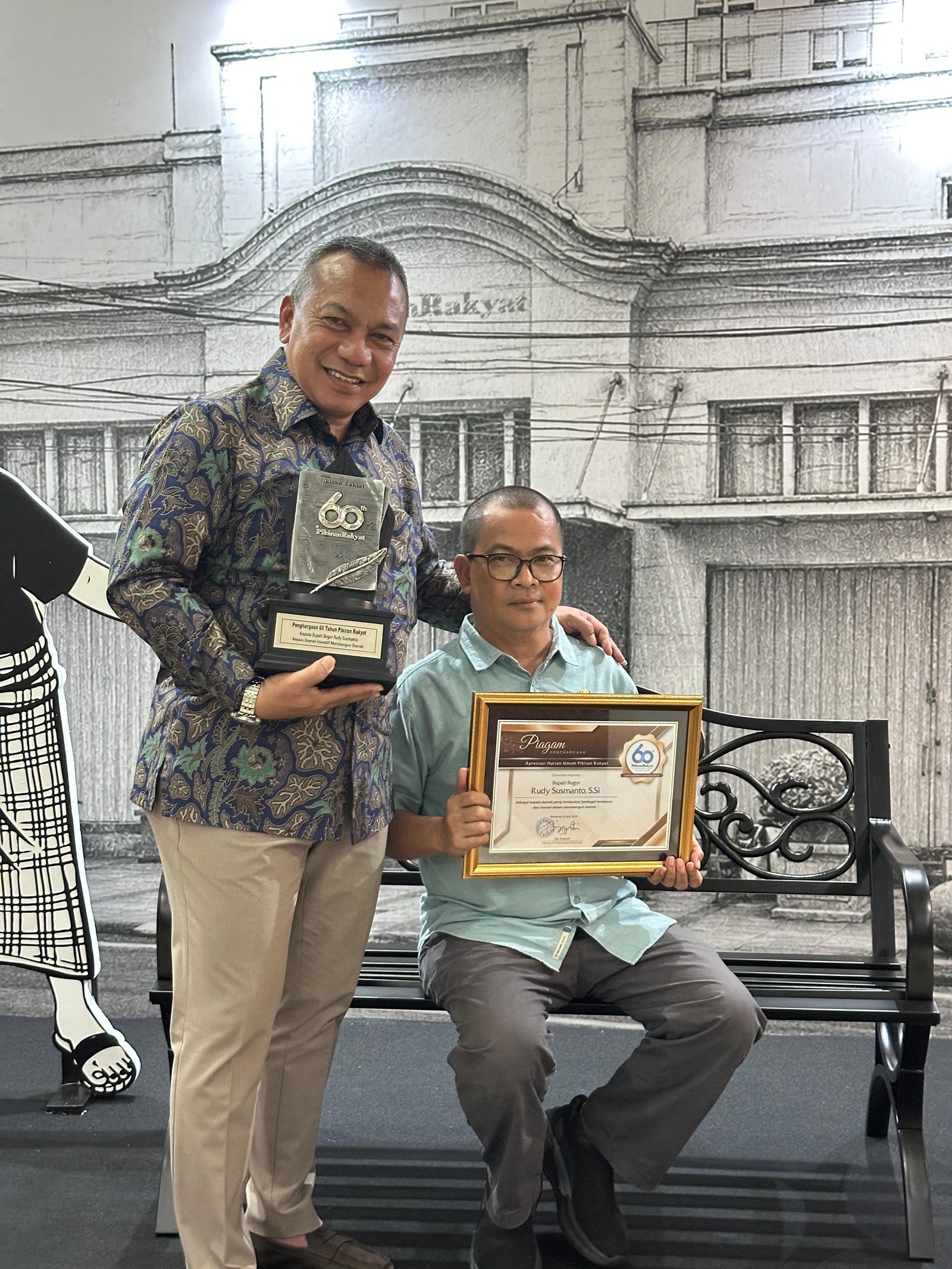 Berhasil Melakukan Berbagai Terobosan, Bupati Bogor Rudy Susmanto Raih Penghargaan Kepala Daerah Inovatif