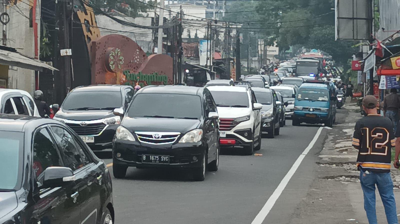 Puncak Padat, Arus Balik Wisatawan Mengular hingga Sore