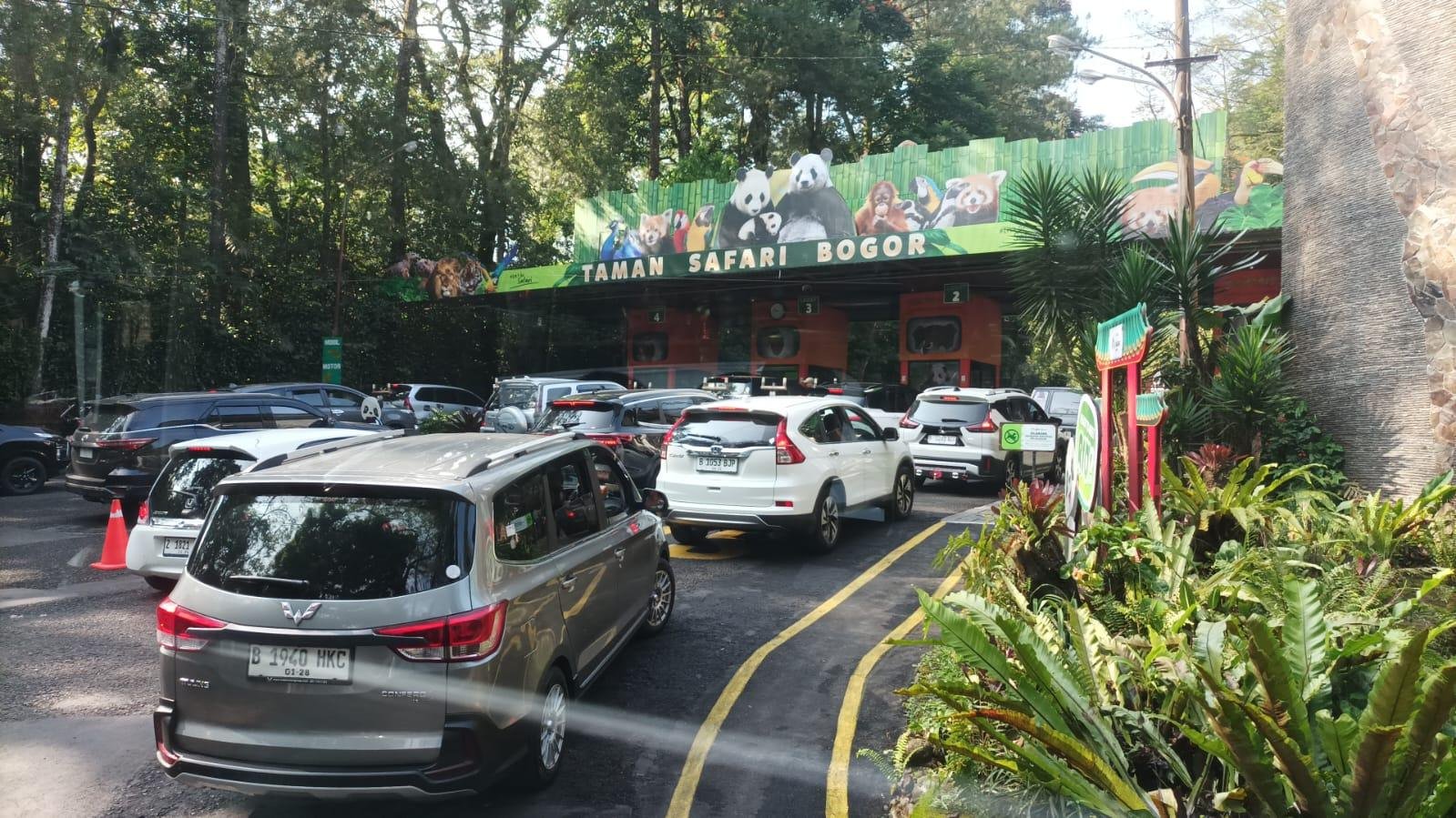 Hari Kedua Libur Isa Almasih, Taman Safari Dipadati Wisatawan