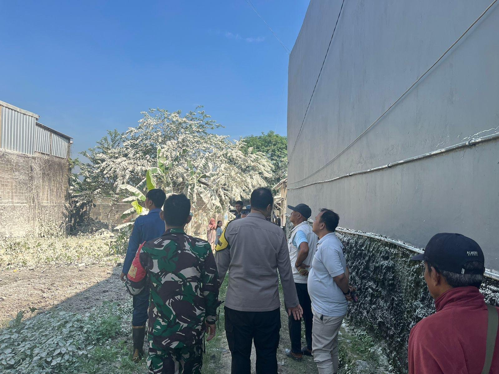 Hujan Semen Terjadi di Kemang, 24 Rumah Terdampak Debu
