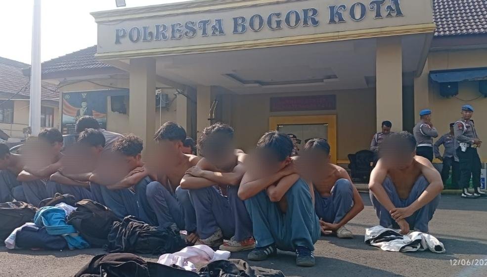Polresta Bogor Kota Amankan Puluhan Pelajar SMK Diduga Hendak Tawuran di Jalan Sholeh Iskandar
