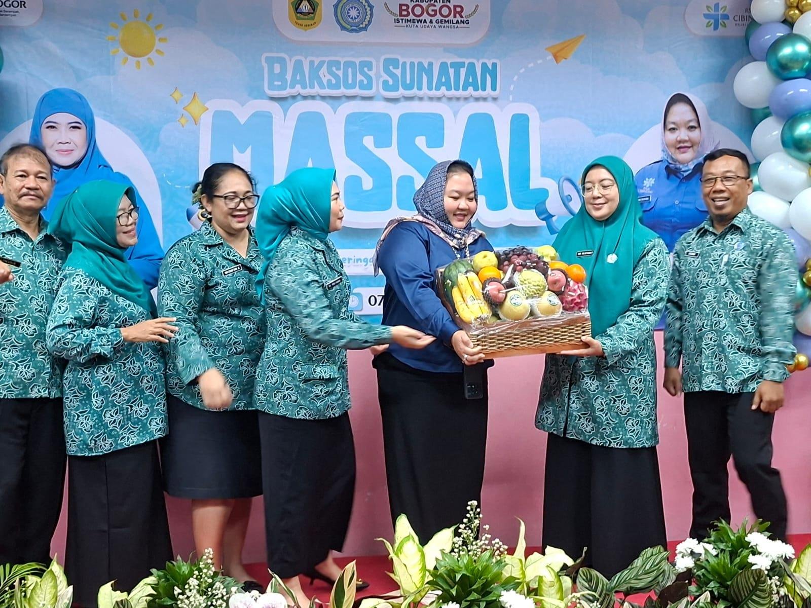 Meriahkan HJB ke-544, TP-PKK Kabupaten Bogor Gelar Sunatan Massal untuk 100 Anak