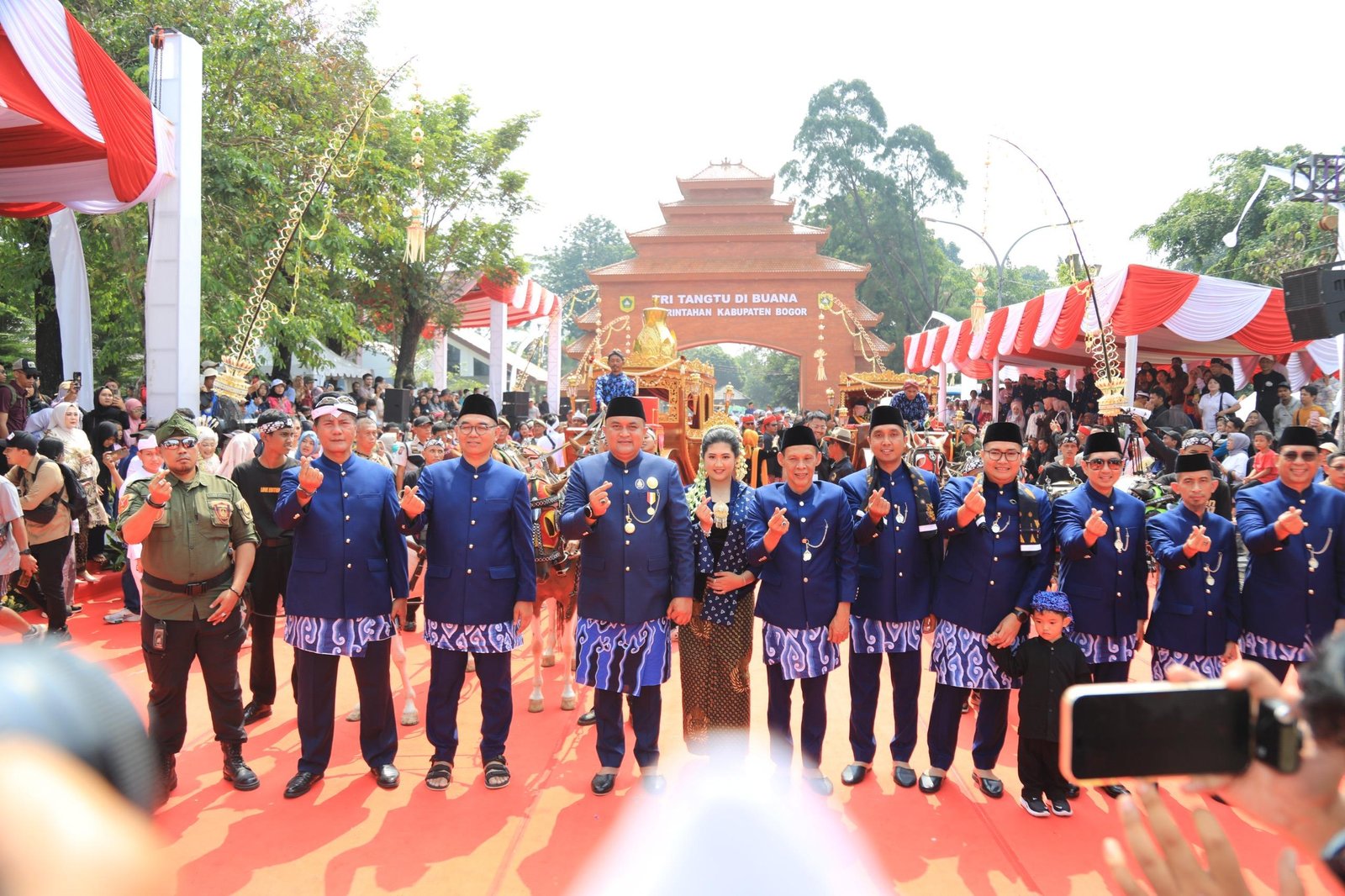 Bupati Rudy Susmanto Tutup Rangkaian Hari Jadi Bogor Ke-544 Melalui Helaran Budaya Mapag Pajajaran Anyar