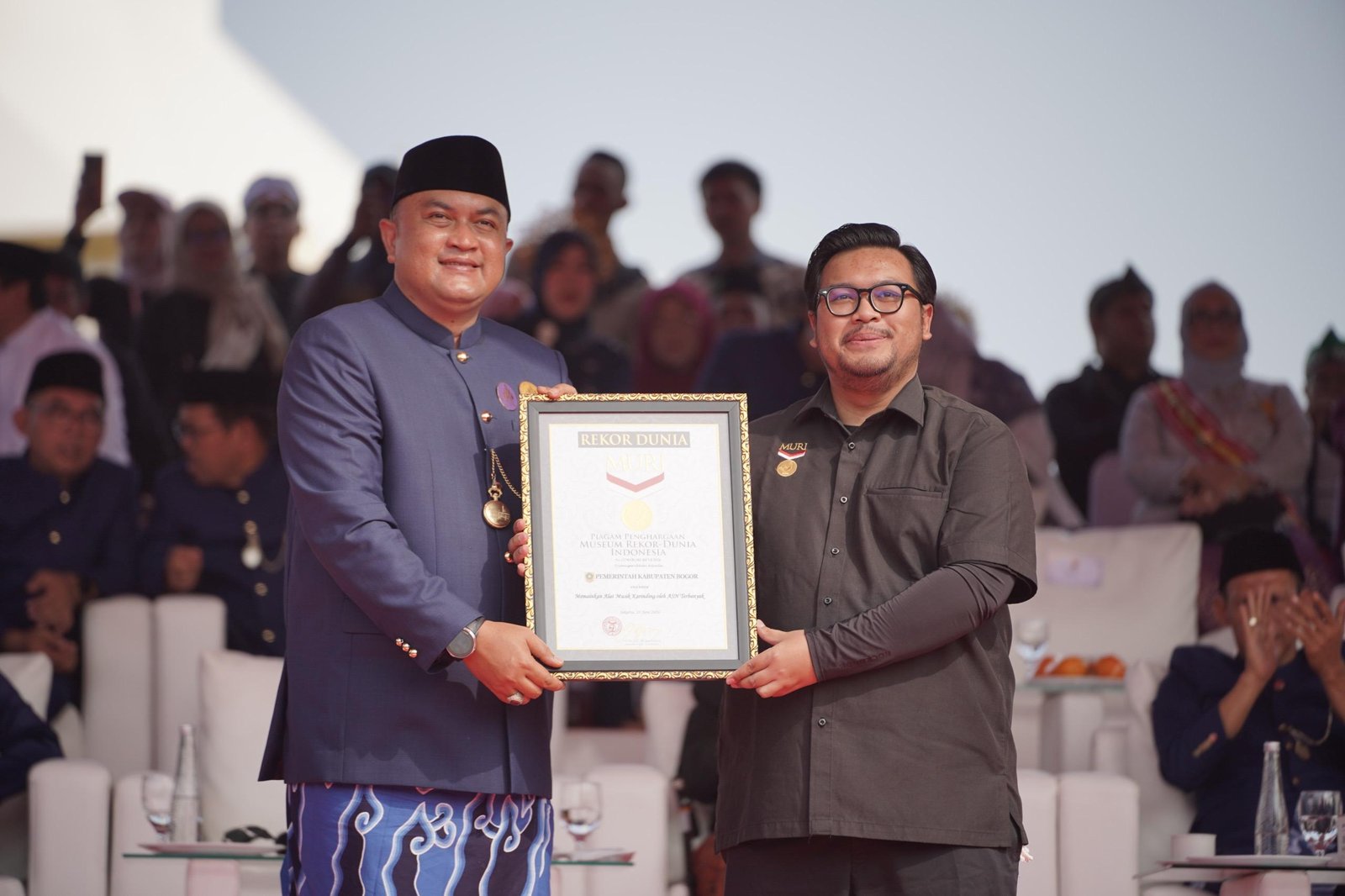 Istimewa! Bupati Rudy Susmanto Terima 2 Rekor MURI Sekaligus di Puncak Peringatan Hari Jadi Bogor Ke-544