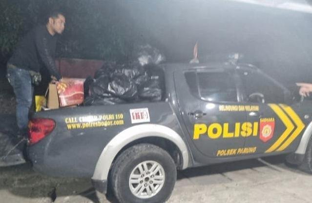 Warung Kelontong di Ciseeng Dirazia Polisi, 1.134 Botol Miras Ilegal dan Penjual Diamankan