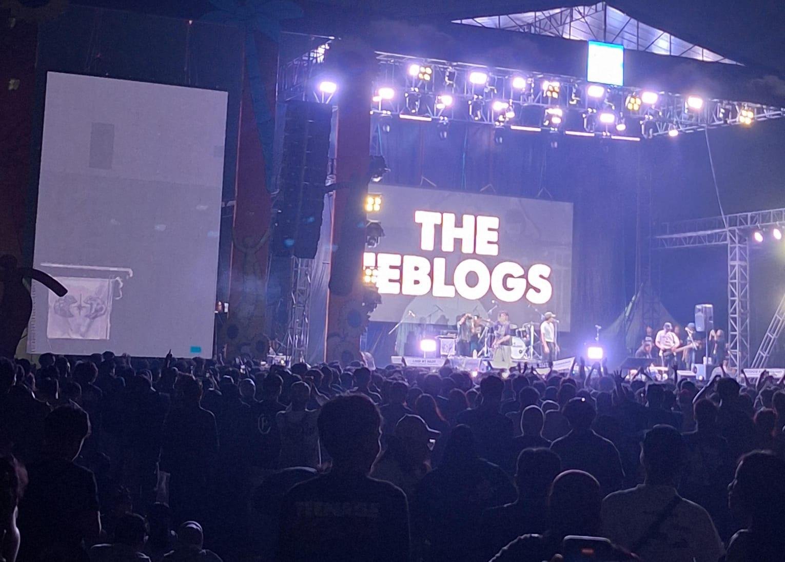Ribuan Penonton Tumpah Ruah dalam Konser Rising of The Sounds 2026 di Cibinong