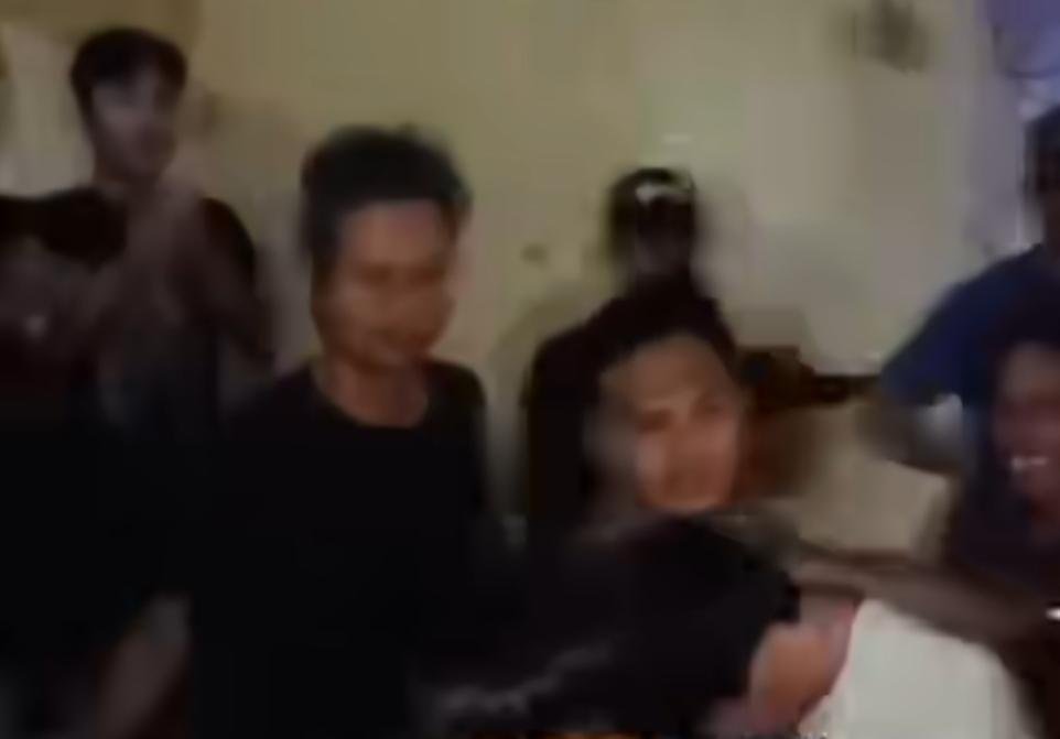 Diduga Pesta Gay, 3 Pria Tak Pakai Baju di Kontrakan Citeureup Digerebek Warga