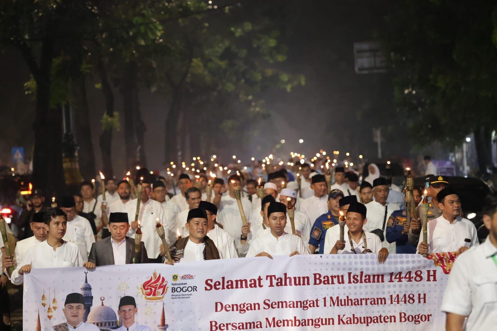 Semangat Hijrah Menggema, Ribuan Warga Ikuti Pawai Obor Tahun Baru Islam di Kabupaten Bogor