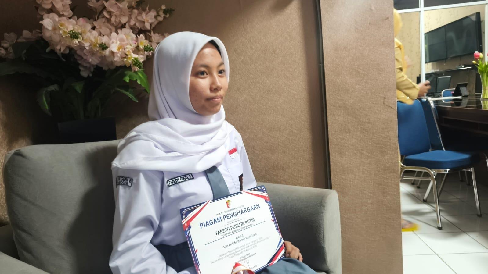 Varesti Pulita, Pelajar SMAN 8 Kota Bogor yang Sukses Torehkan Prestasi di Kejuaraan Menembak Nasional