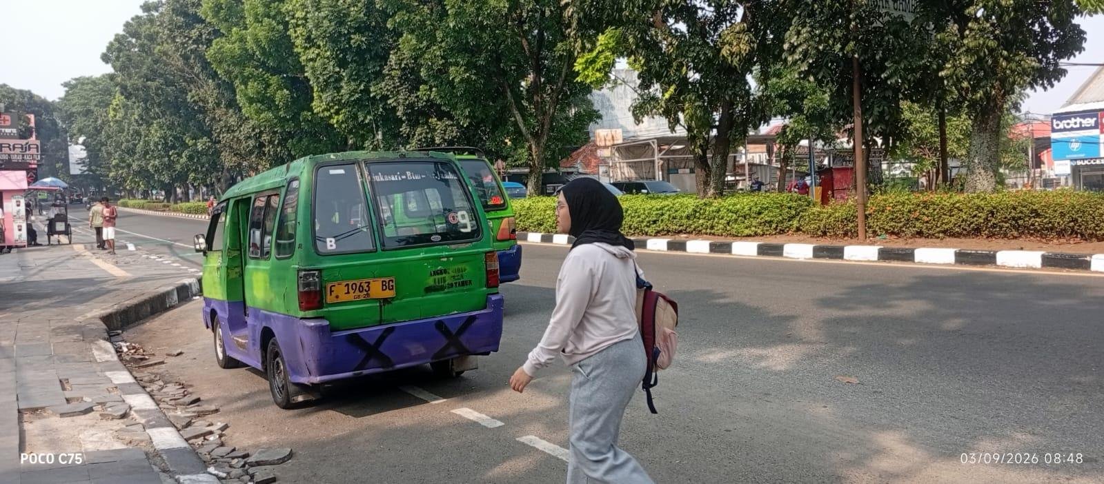 Angkot Mogok Massal di Kota Bogor, Penumpang Diturunkan di Warung Jambu